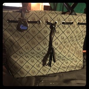 Dooney & Bourke Bags - Dooney & Bourke Bucket Bag Dooney & Bourke Bags - Dooney & Bourke Bucket Bag